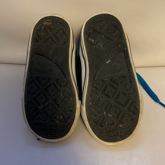 Size 7 high top Converse - Picture 3 of 4